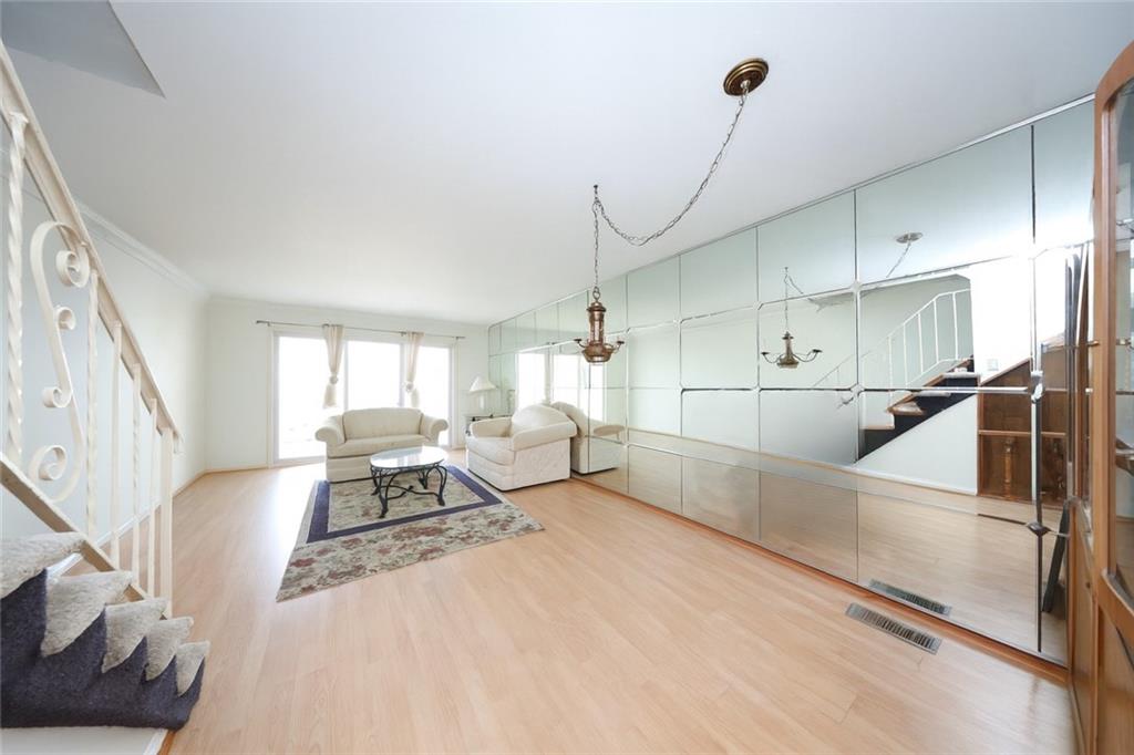 25 Berry Avenue Image 5