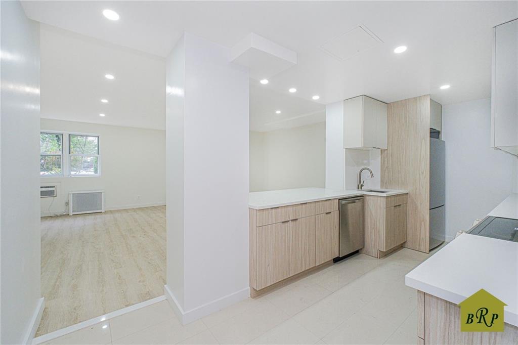 2815 Ocean Parkway L23, Brooklyn, New York, 11235 image 27