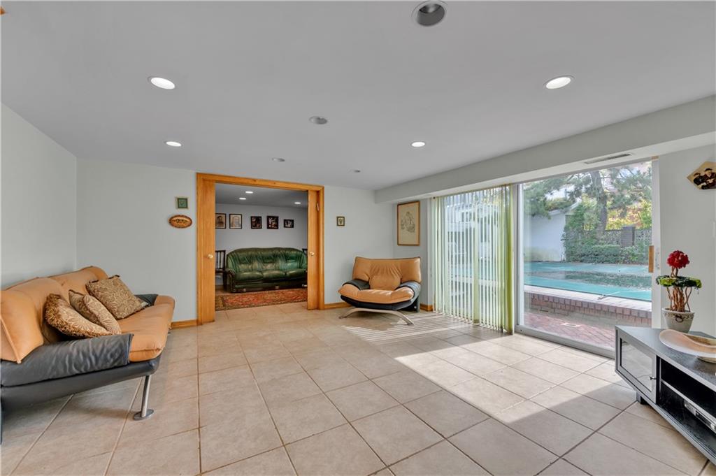 389 Mayfair Drive, Brooklyn, New York, 11234 image 16