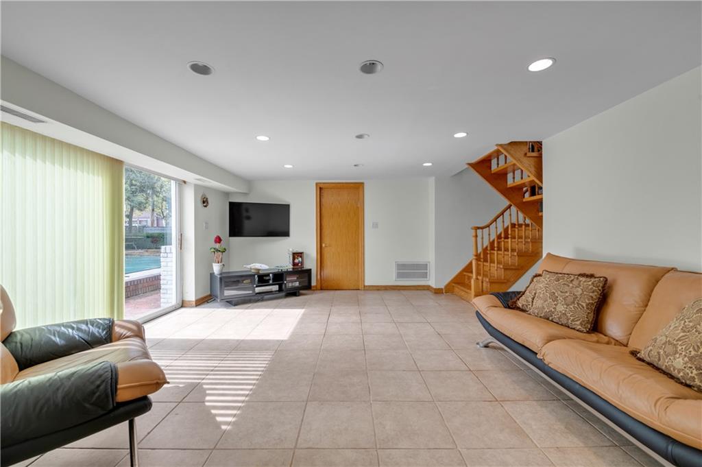 389 Mayfair Drive, Brooklyn, New York, 11234 image 17