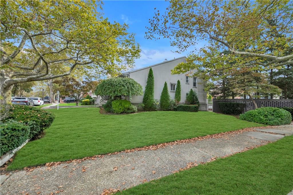 389 Mayfair Drive Image 3