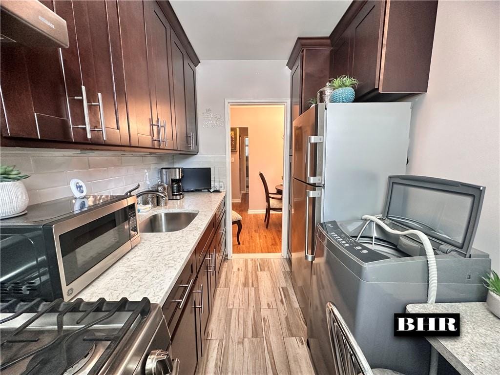 1805 East 53rd Street 3D Image 5