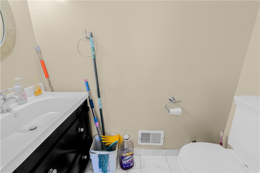 23 Deirdre Court, Staten  Island, New York, 10304 image 9