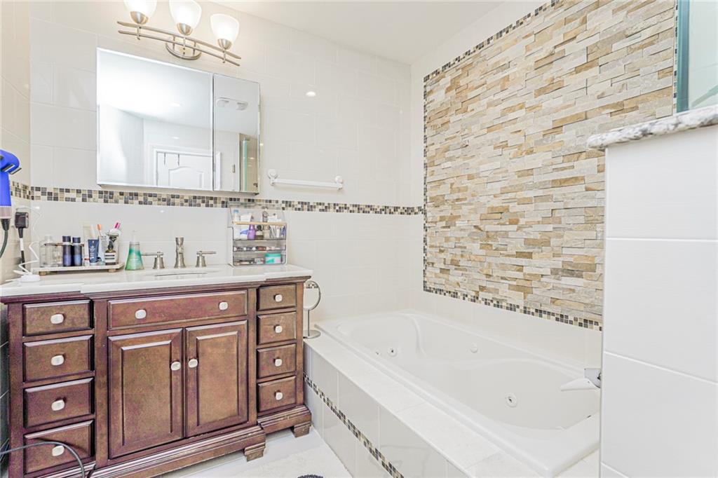 68 Kensington Avenue, Staten  Island, New York, 10305 image 21