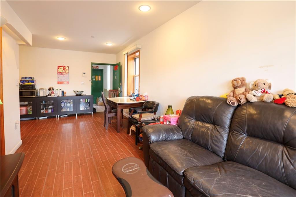 140 Avenue O 2R Image 4