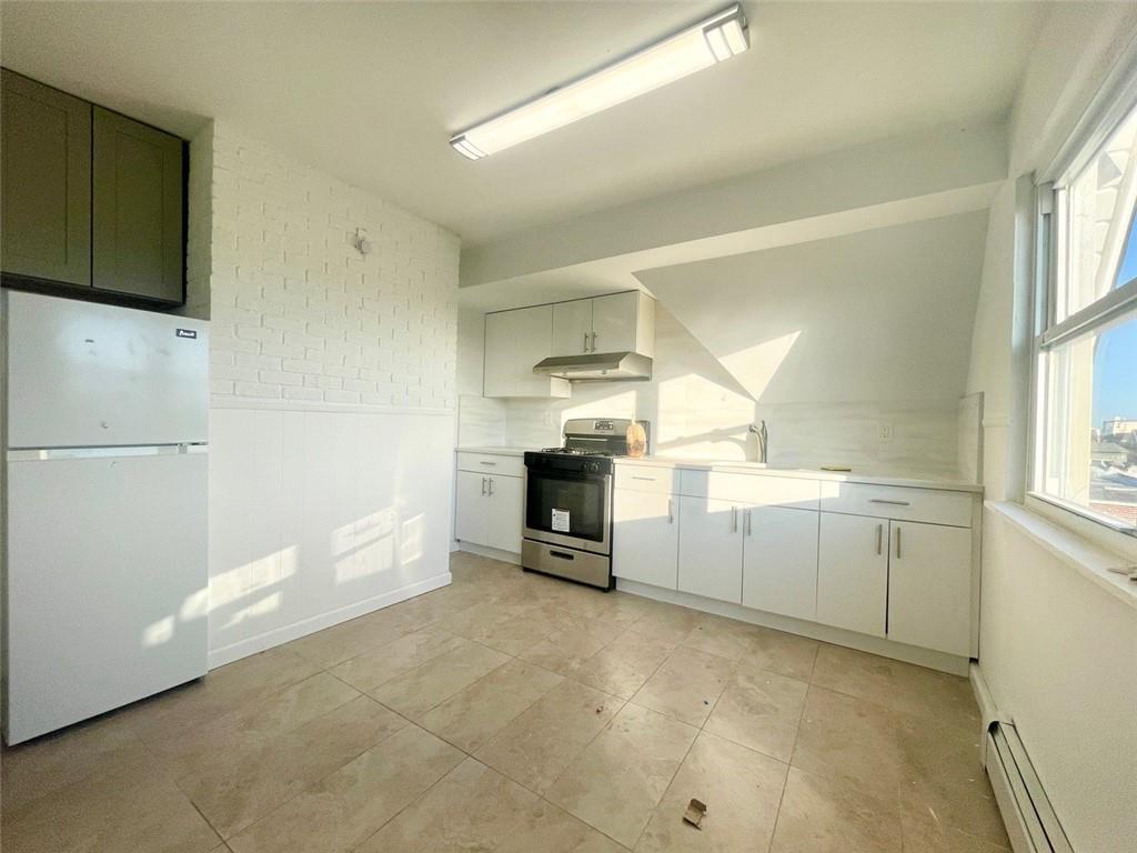 145 Bay 11th Street Image 3