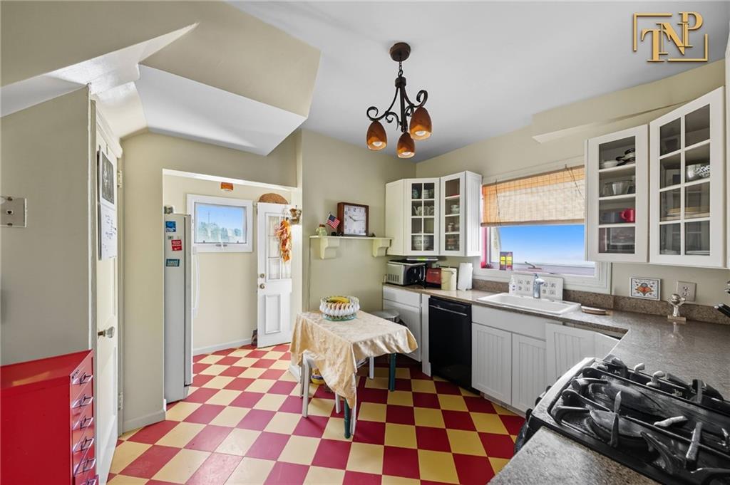 310 Brighton Avenue, Staten  Island, New York, 10301 image 10