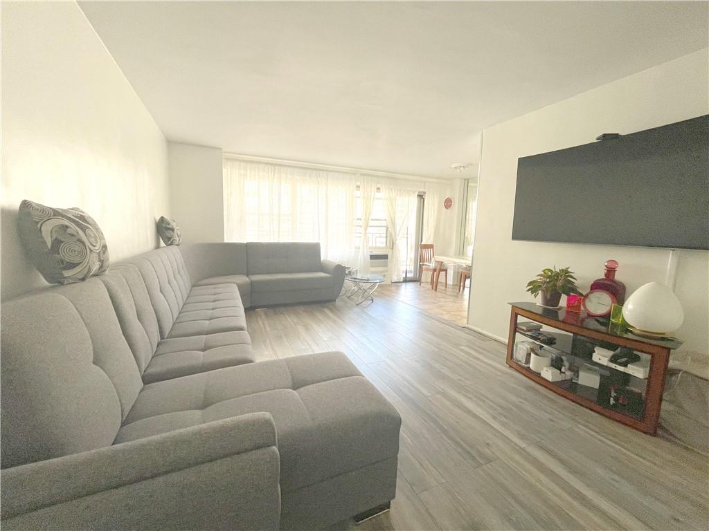 2940 West 5th Street 14C Image 5