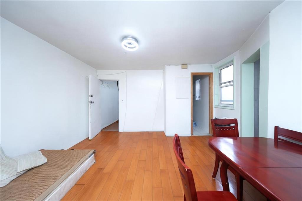 1026 39th Street Image 4