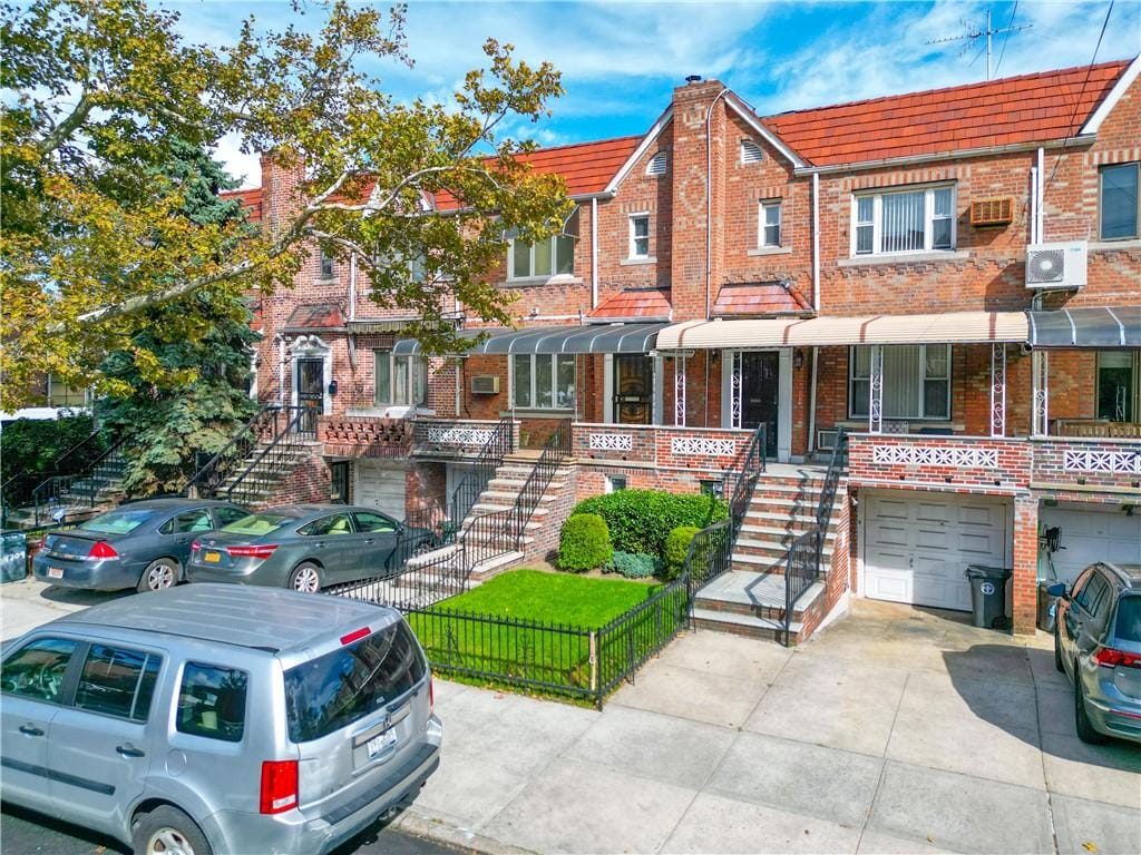 4715 Bedford Avenue Image 2