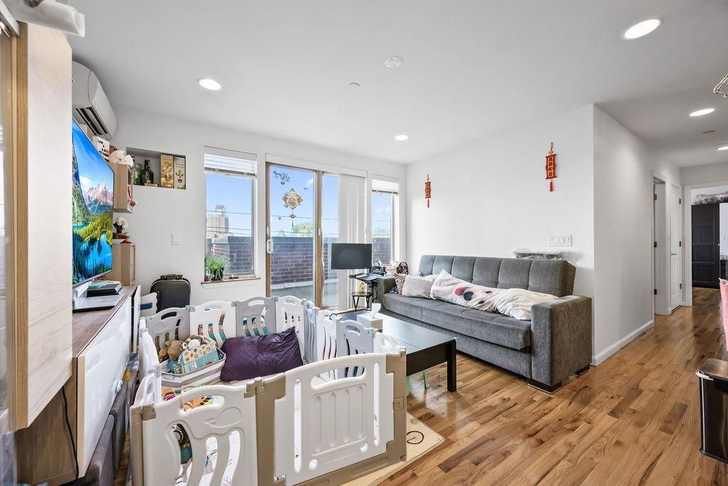 8895 26th Avenue 4A Image 3