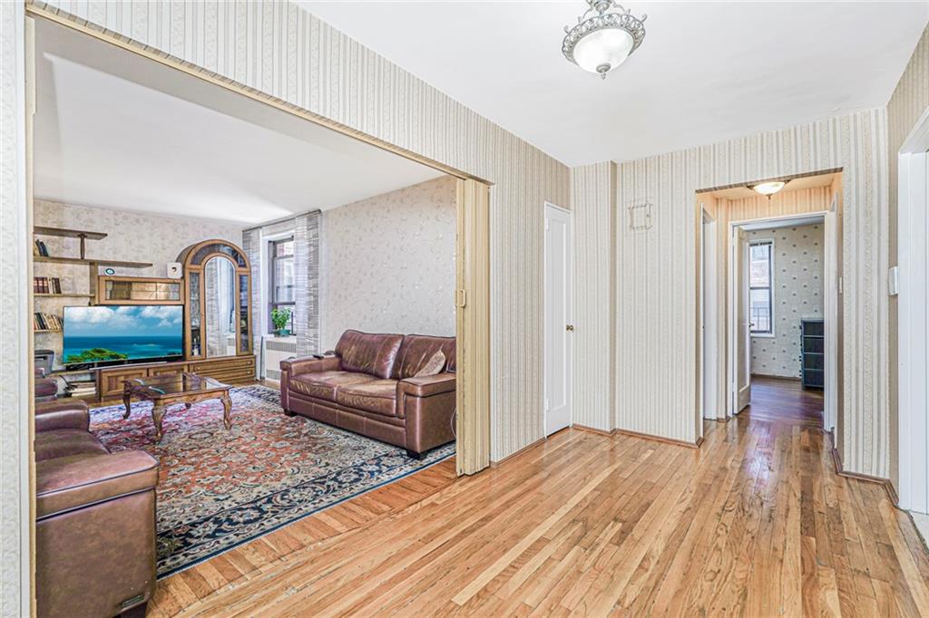 2140 Knapp Street 4D Image 5