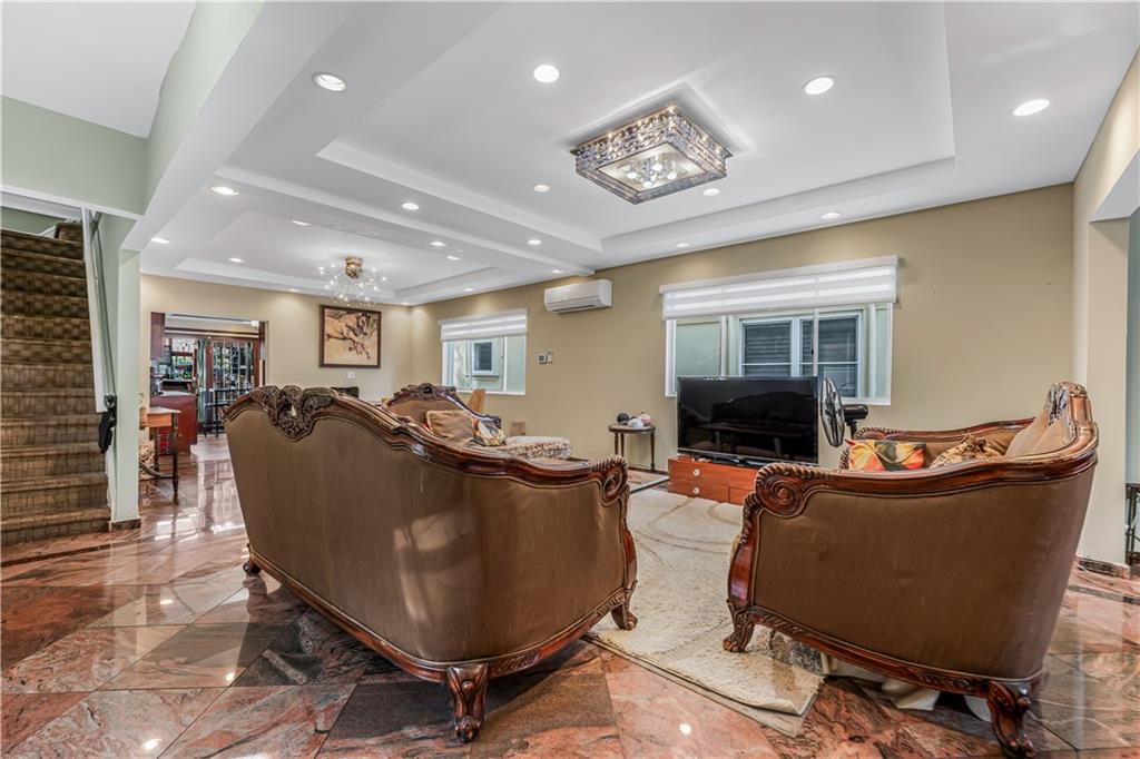 2758 East 26th Street Image 4