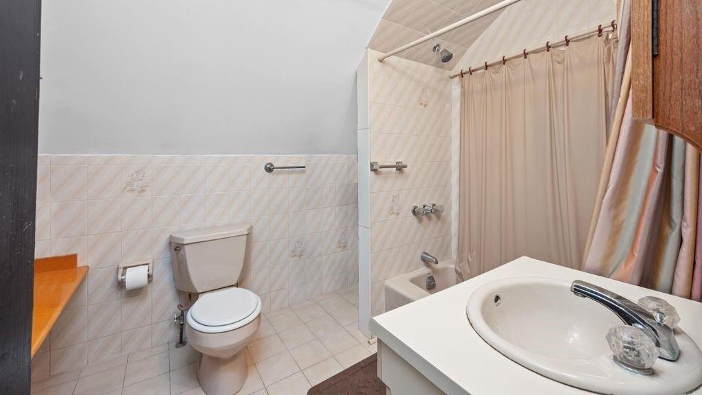 8210 Fort Hamilton Parkway, Brooklyn, New York, 11209 image 19