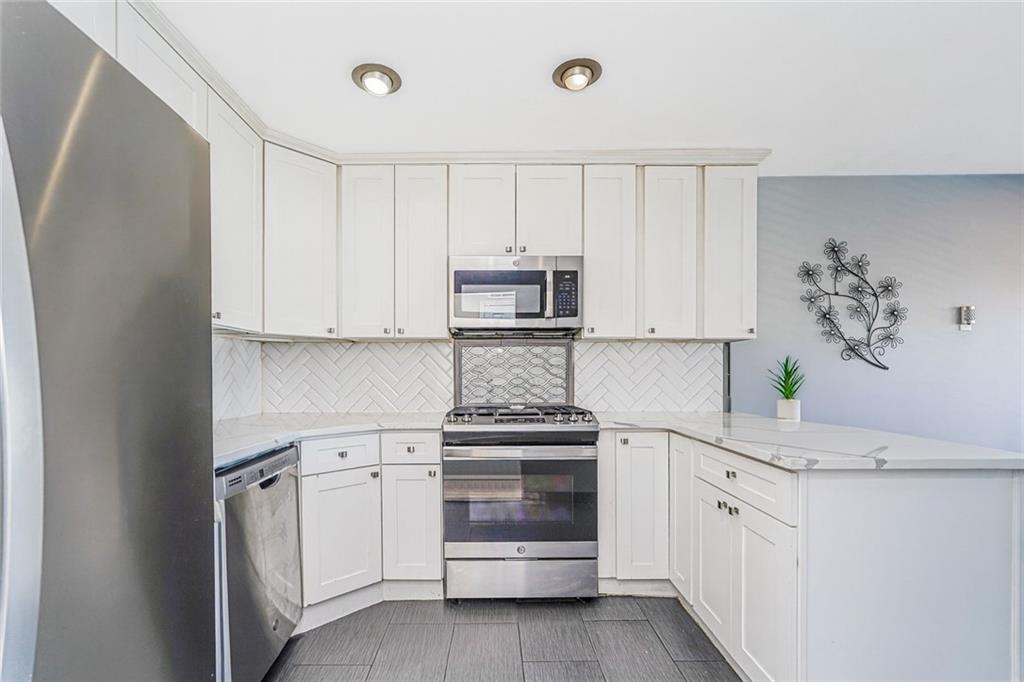 352 Grantwood Avenue Image 2