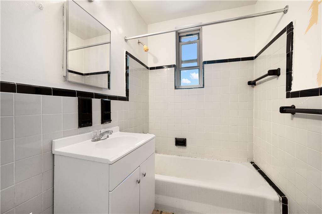 67-25 Clyde Street 7H, Forest Hills, New York, 11375 image 16