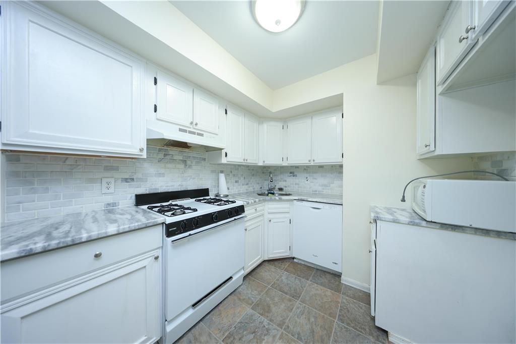 26 Gardenia Land 95, Staten  Island, New York, 10314 image 8