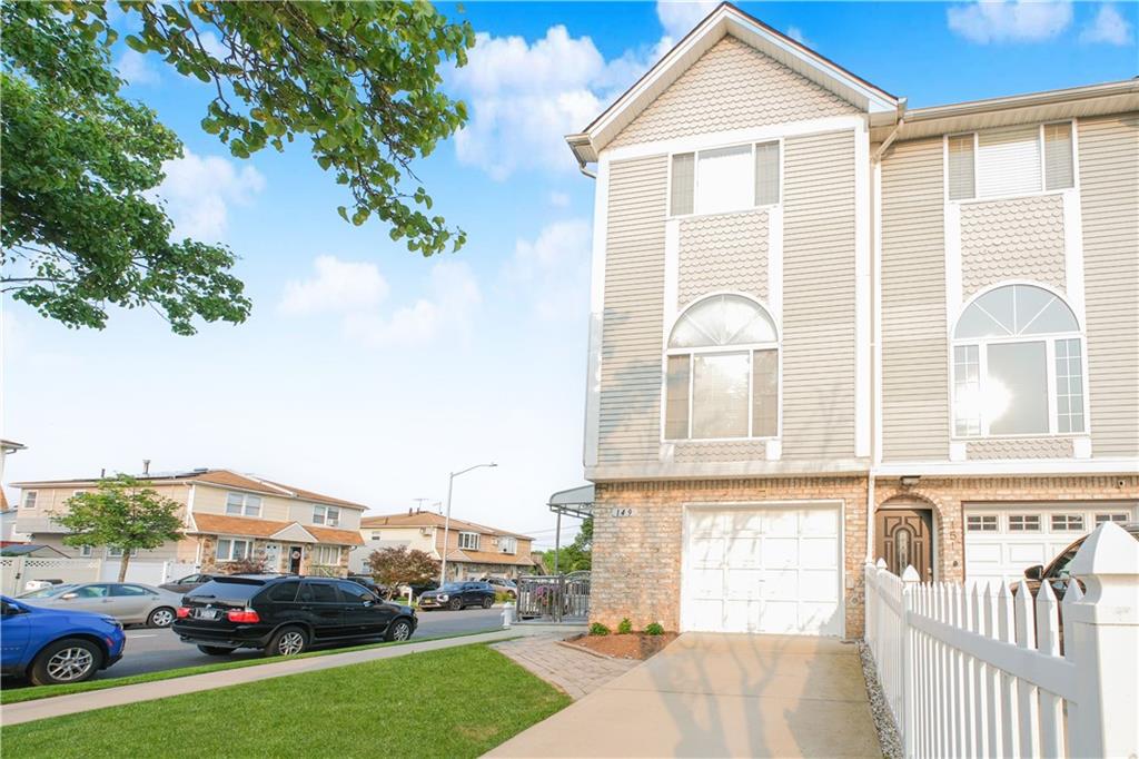 149 Crossfield Avenue Image 2