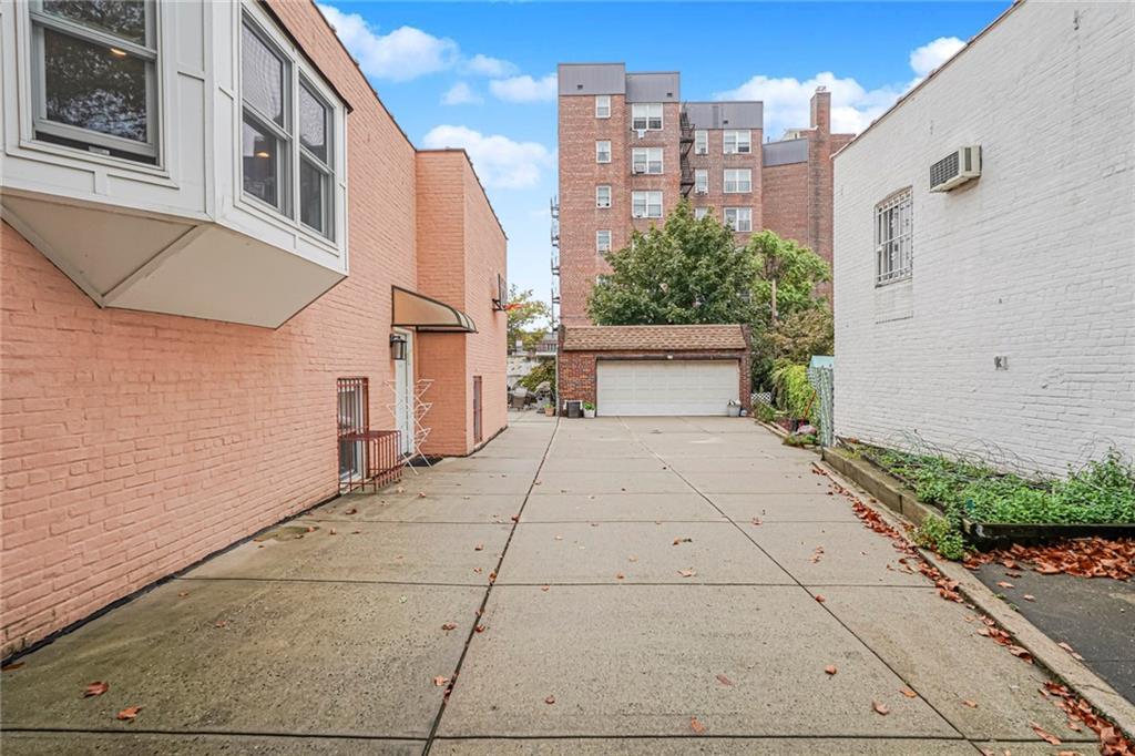 33 Manhattan Court, Brooklyn, New York, 11223 image 18