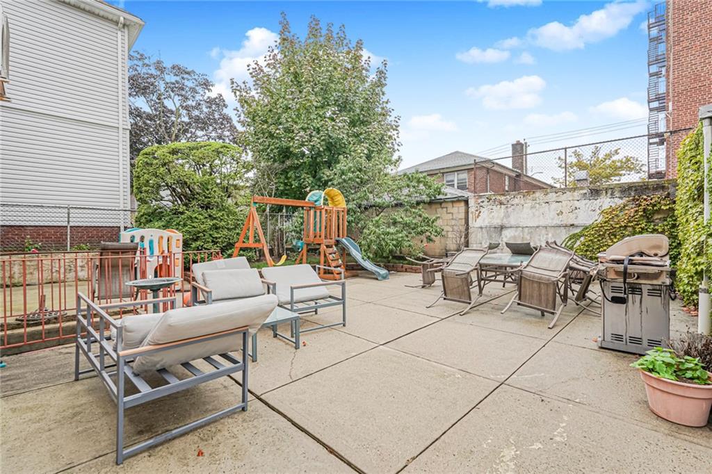 33 Manhattan Court, Brooklyn, New York, 11223 image 20