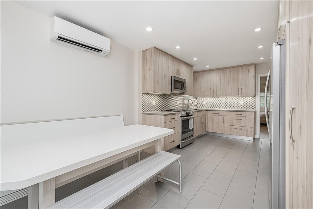 33 Manhattan Court, Brooklyn, New York, 11223 image 8