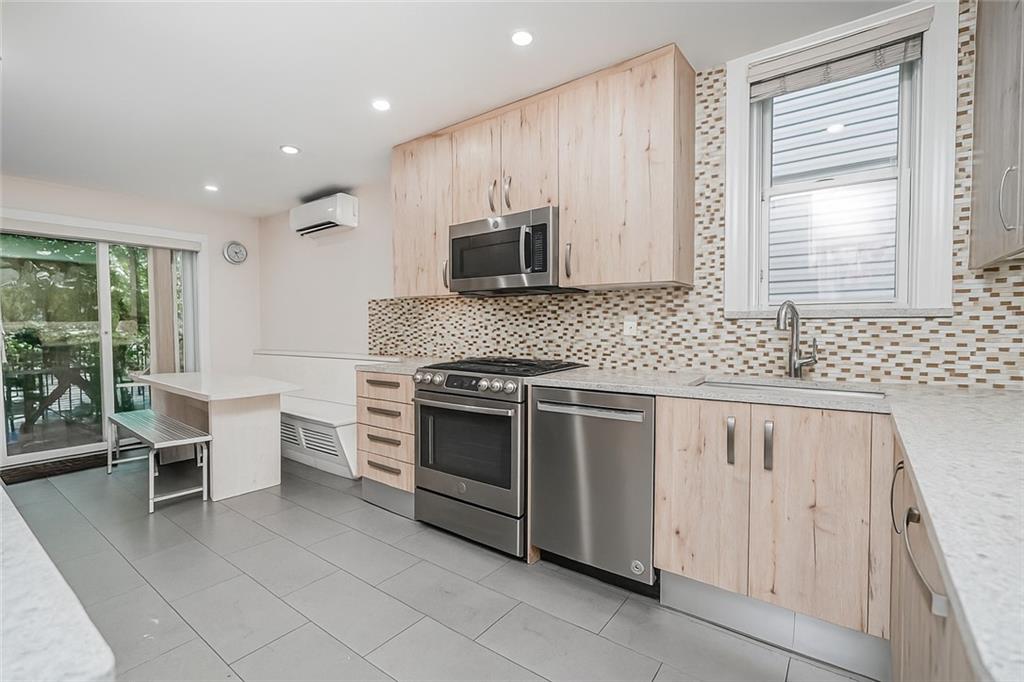 33 Manhattan Court, Brooklyn, New York, 11223 image 10