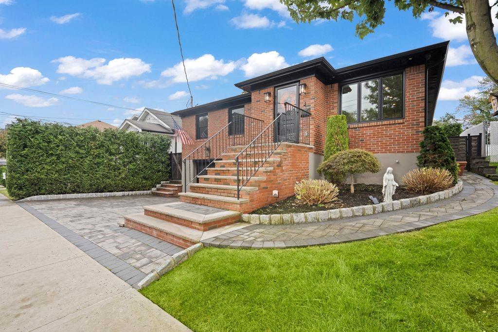 93 Beacon Avenue Image 3