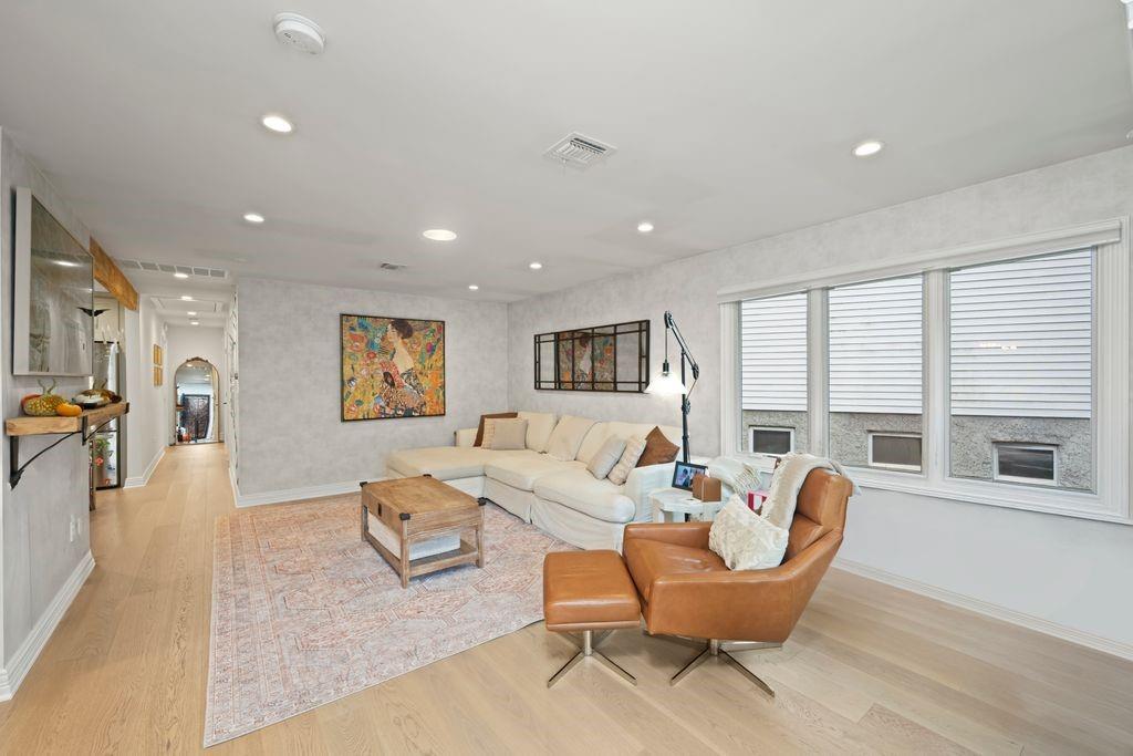 93 Beacon Avenue Image 4