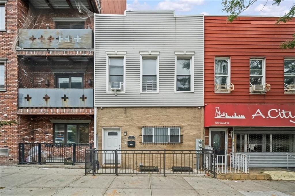 873 Grand Street, Brooklyn, New York, 11211