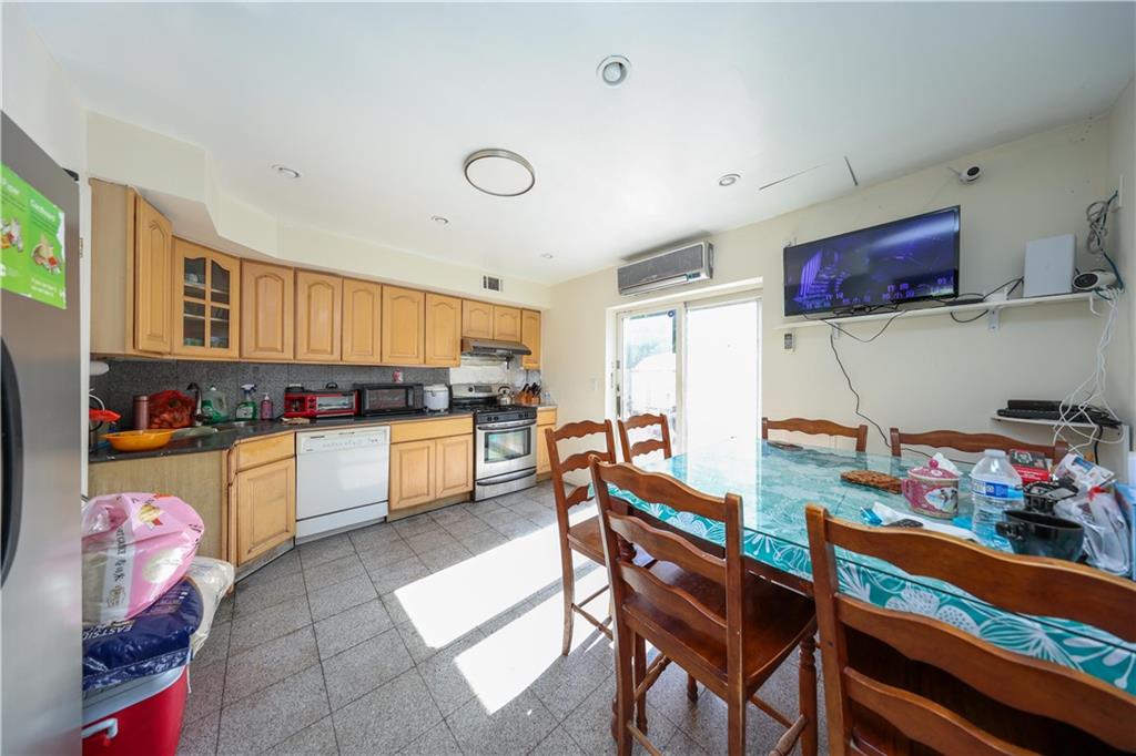 31 Giordan Court, Staten  Island, New York, 10303 image 8