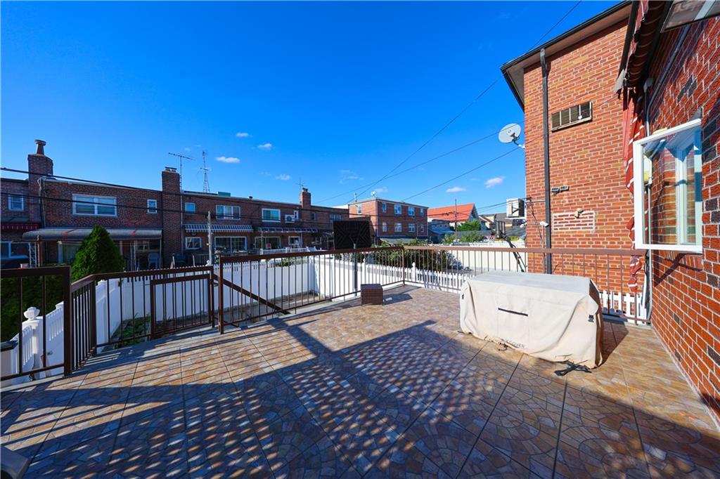 332 Bay 10th Street Image 3