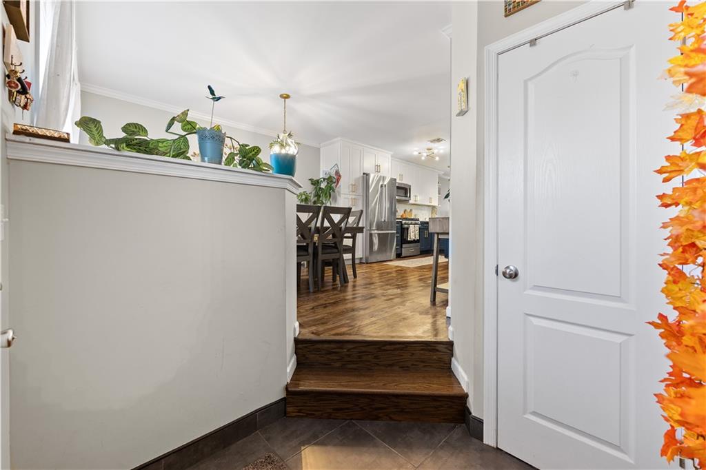 16 Burgundy Loop Image 3