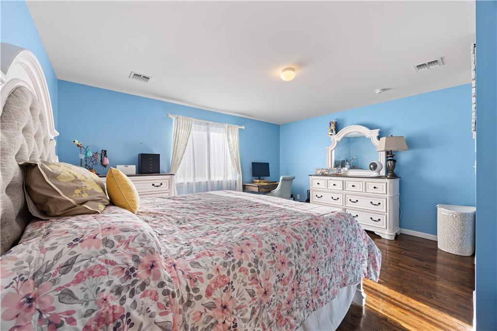 16 Burgundy Loop, Brooklyn, New York, 10304 image 21