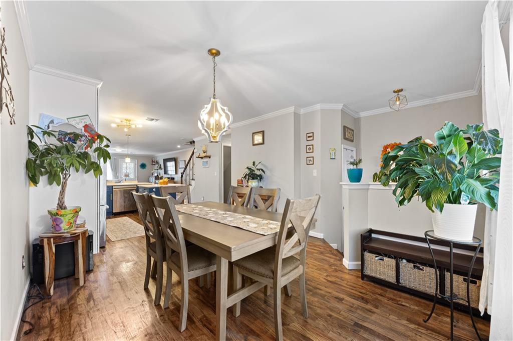 16 Burgundy Loop Image 4