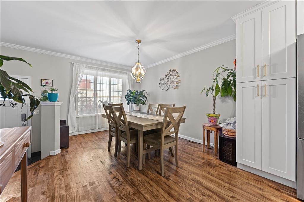 16 Burgundy Loop Image 5