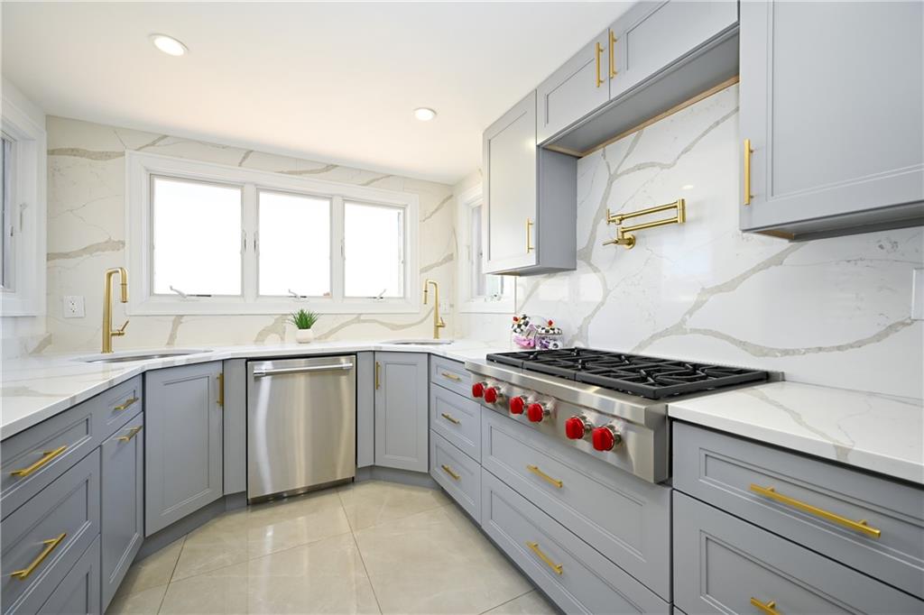 320 Whitman Drive, Brooklyn, New York, 11234 image 15