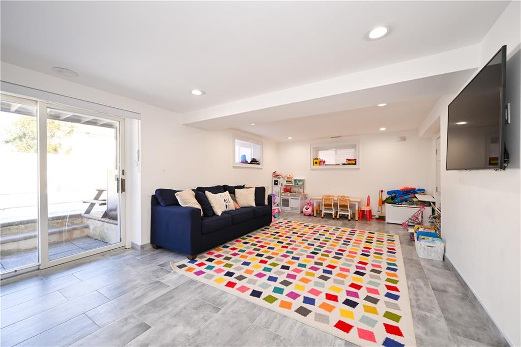 320 Whitman Drive, Brooklyn, New York, 11234 image 19