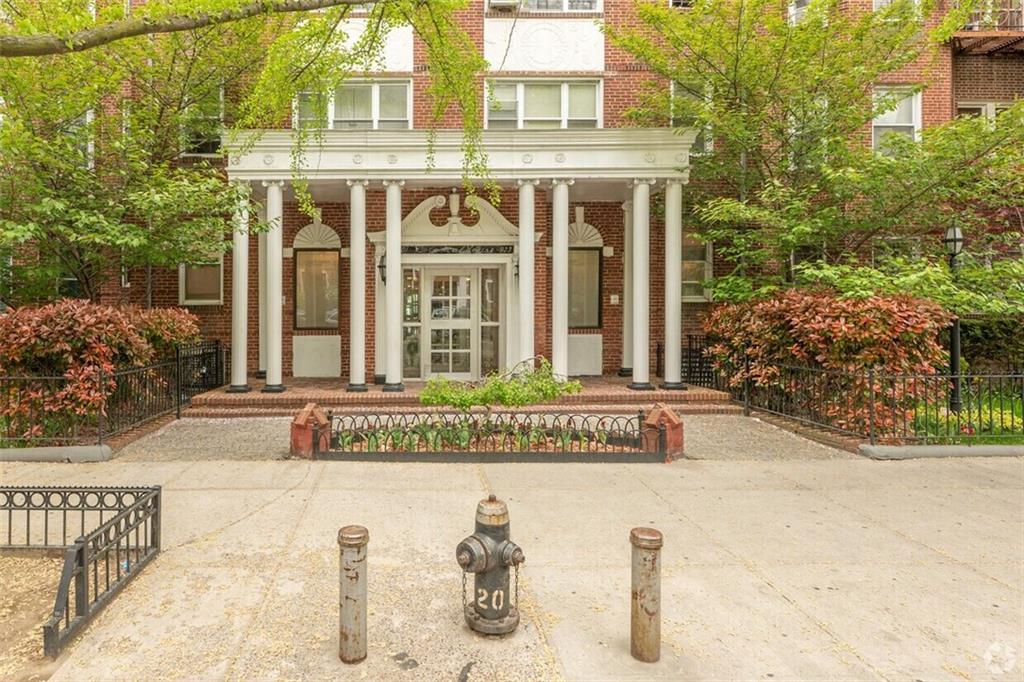 901 Avenue H 4J Image 5