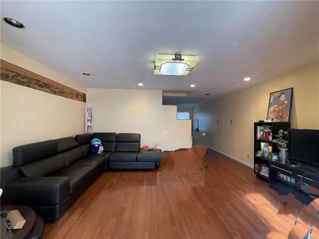 1635 Cropsey Avenue Image 5