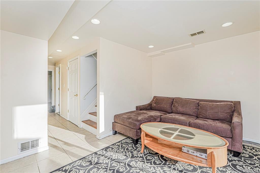 400 Brookfield Avenue Image 4