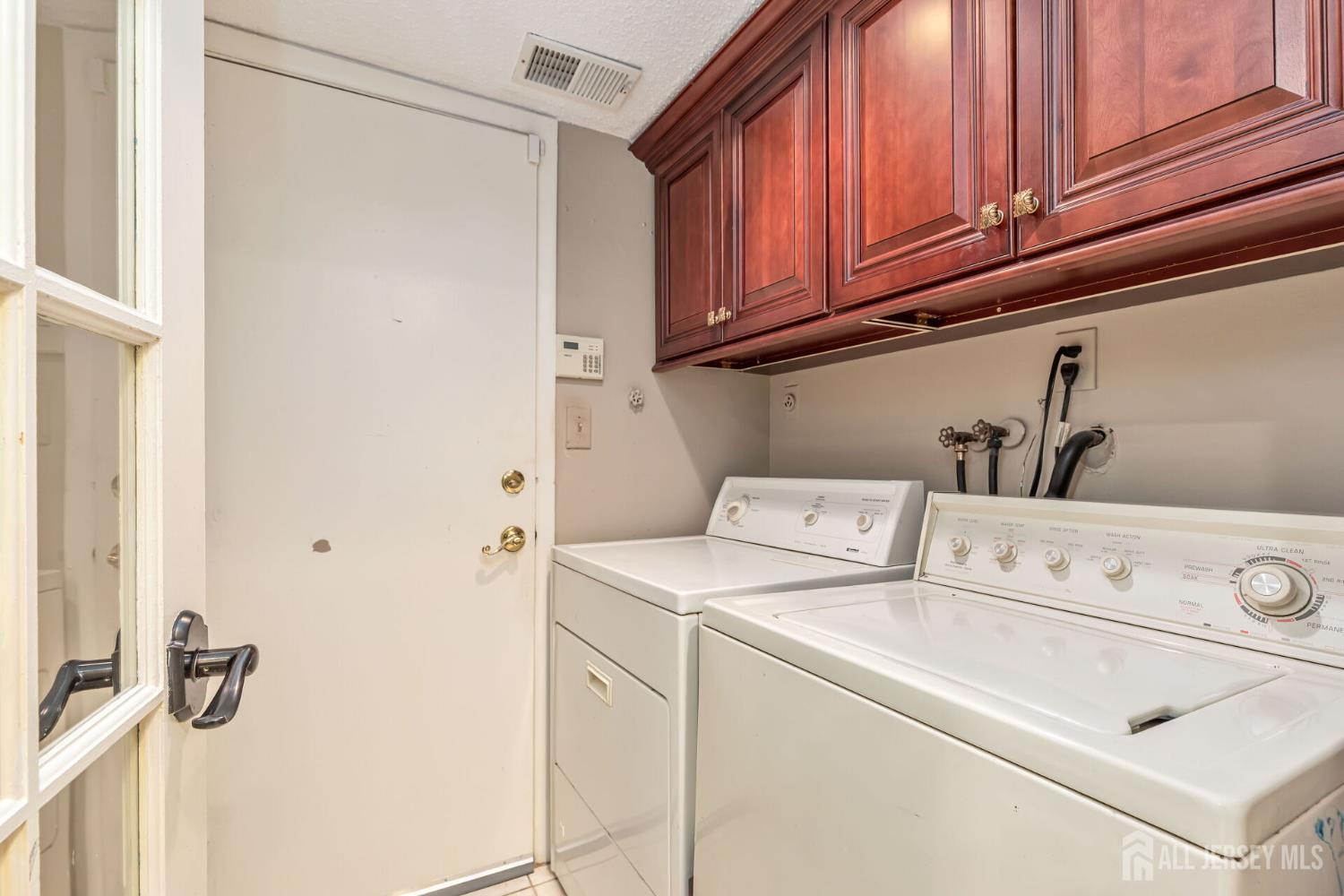 404 Westgate Drive, Edison, NJ, 08820 image 13