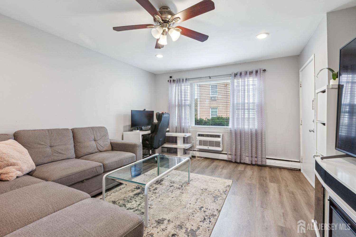 37 York Drive 6A Image 4