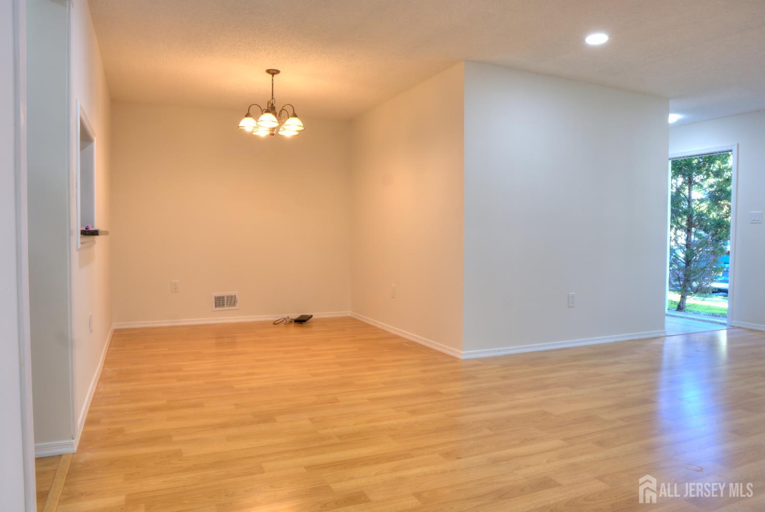 8 Amethyst Way, Franklin Twsp, NJ, 08823 image 17