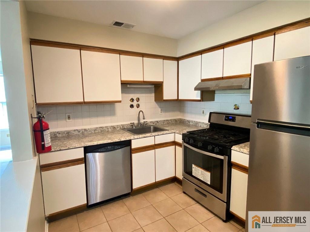 121 Waterford Drive Image 5