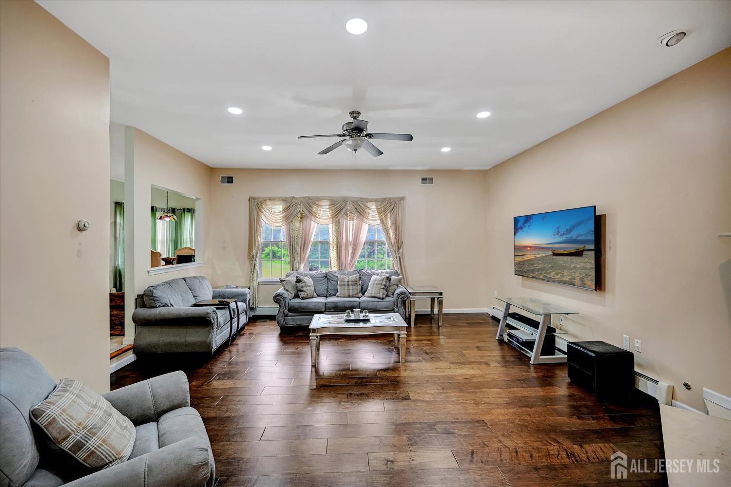 10 MILFORD Court, Edison, NJ, 08820 image 16