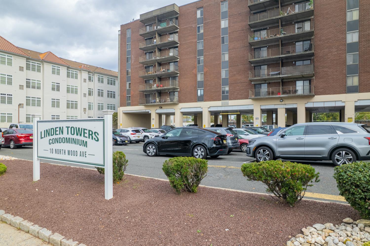 10 N Wood Avenue 323 Image 2