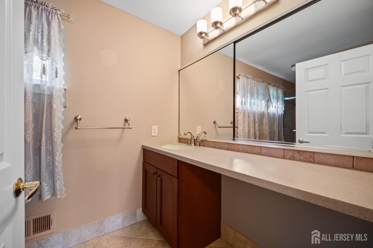 162 Goldfinch Drive, Monroe, NJ, 08831 image 28