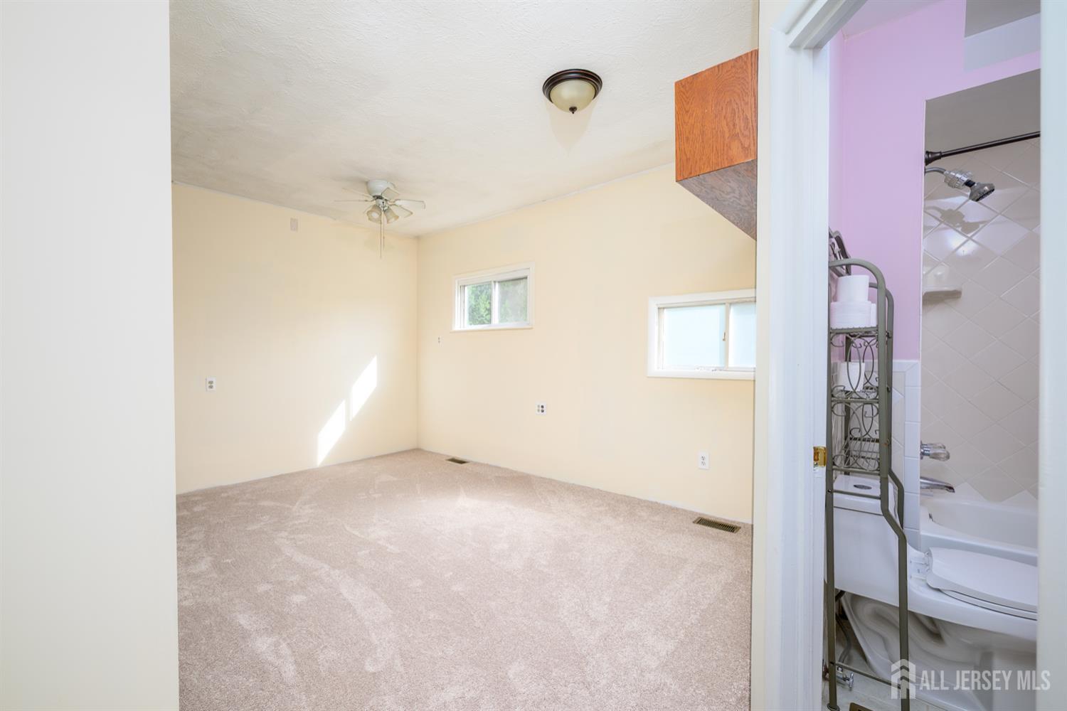 65 ORANGE Street, Edison, NJ, 08817 image 46