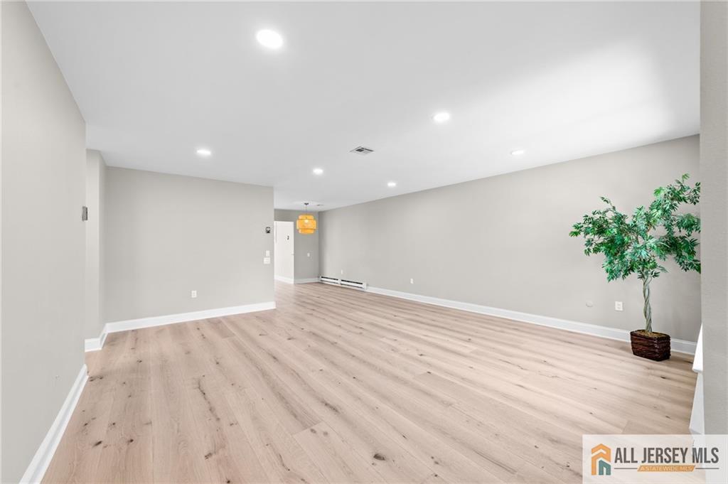 442 Dahlia Plaza 442A Image 4