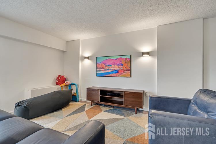 10 N Wood Avenue 323 Image 5